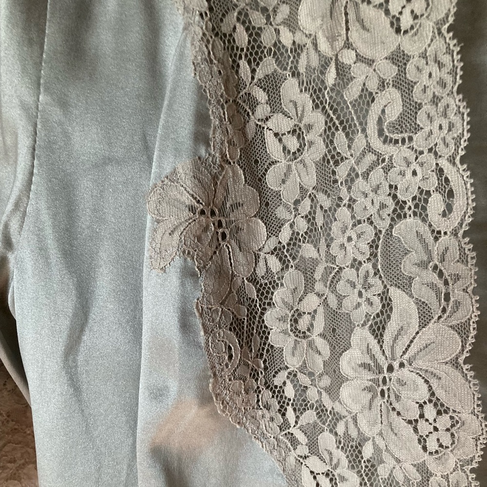 Express Design Studio Silk Cardi - Picture 4 of 7